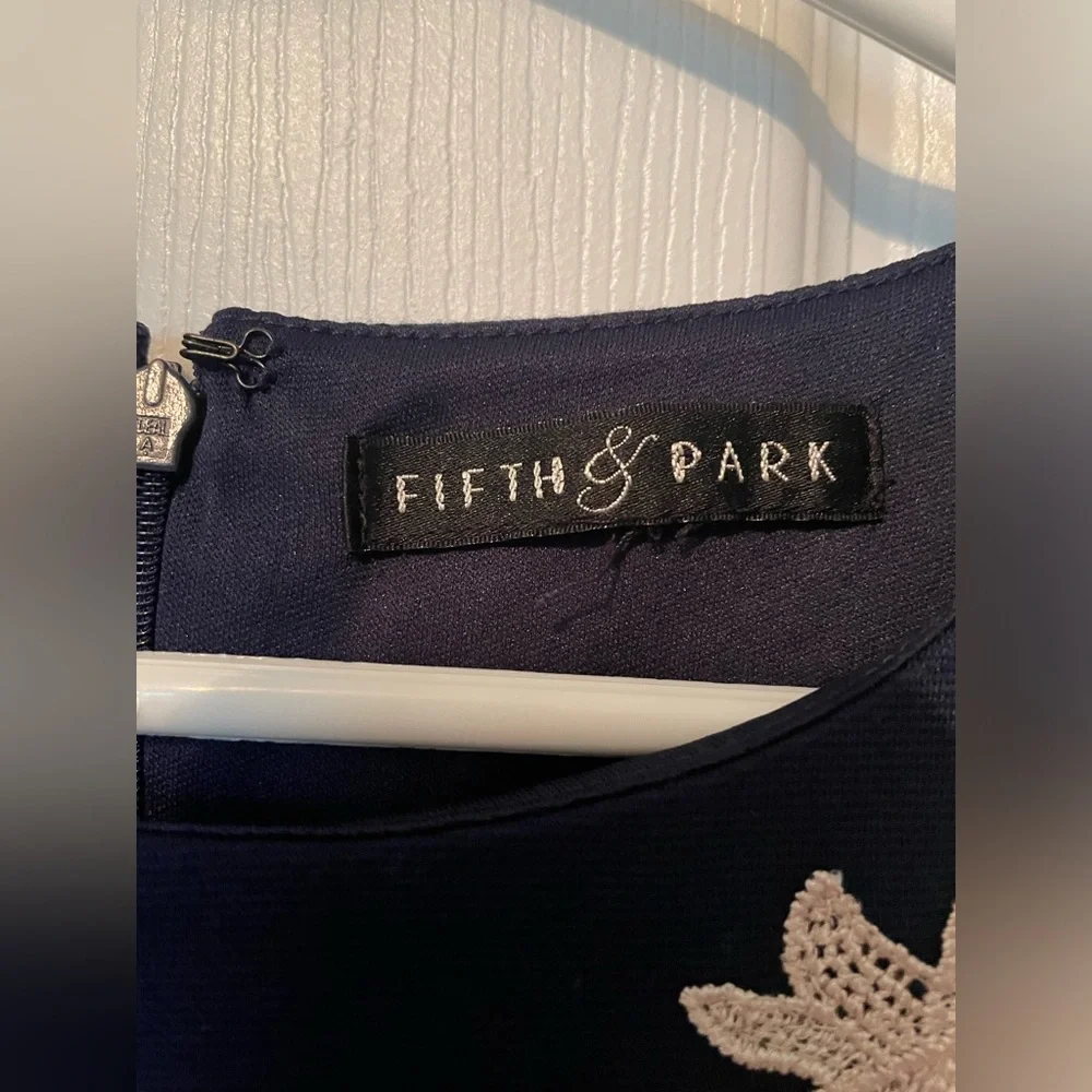 Fifth & Park sheath dress. Navy with cream lace details - Picture 4 of 5